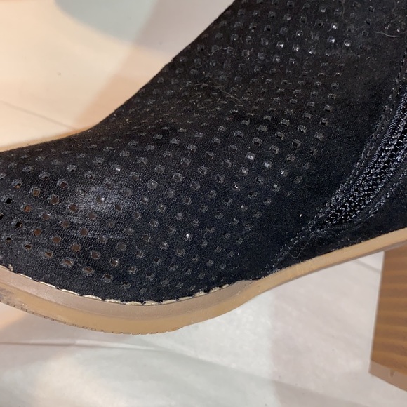 Jore Perforated Savvy Ankle Boots Size 7 - Picture 6 of 11